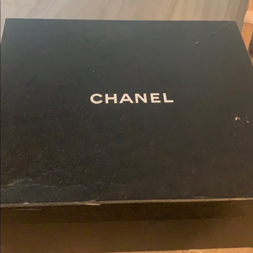 Chanel Black Flats! Size: 37.5 - used - Picture 2 of 6